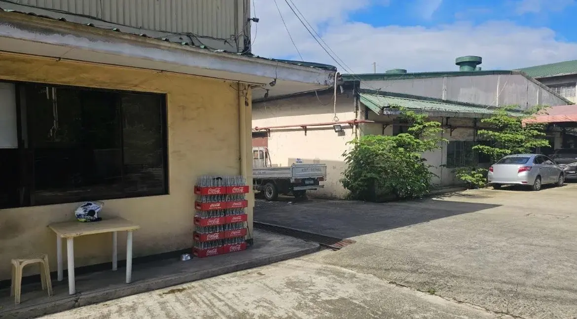 Industrial Lot With Warehouses - San Francisco St. Karuhatan